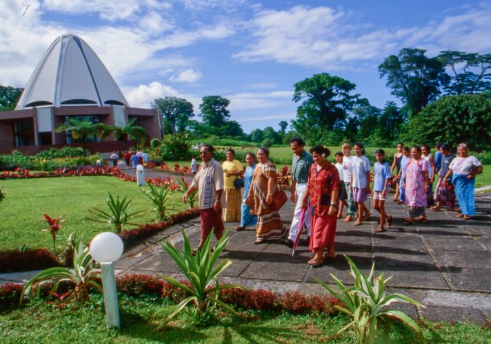Visitors on the grounds of the Continental Bahá’í House of Worship of the Pacific (Apia, Samoa)